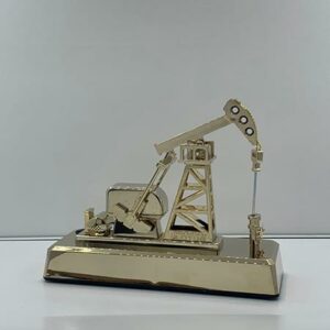 MASA ÜSTÜ PLAKET PETROL POMPASI HAREKETLİ ALTIN KAPLAMA ABS 26x22x9cm 2 ADET KALEM PİLLE ÇALIŞIR MAKET - AFT